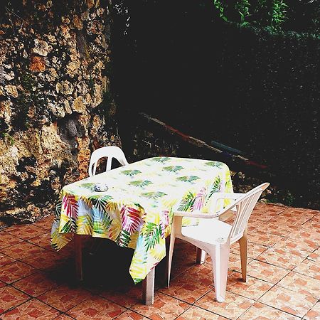 Bed And Breakfast Les Roses Multicolores Du 47 Fumel Exterior foto