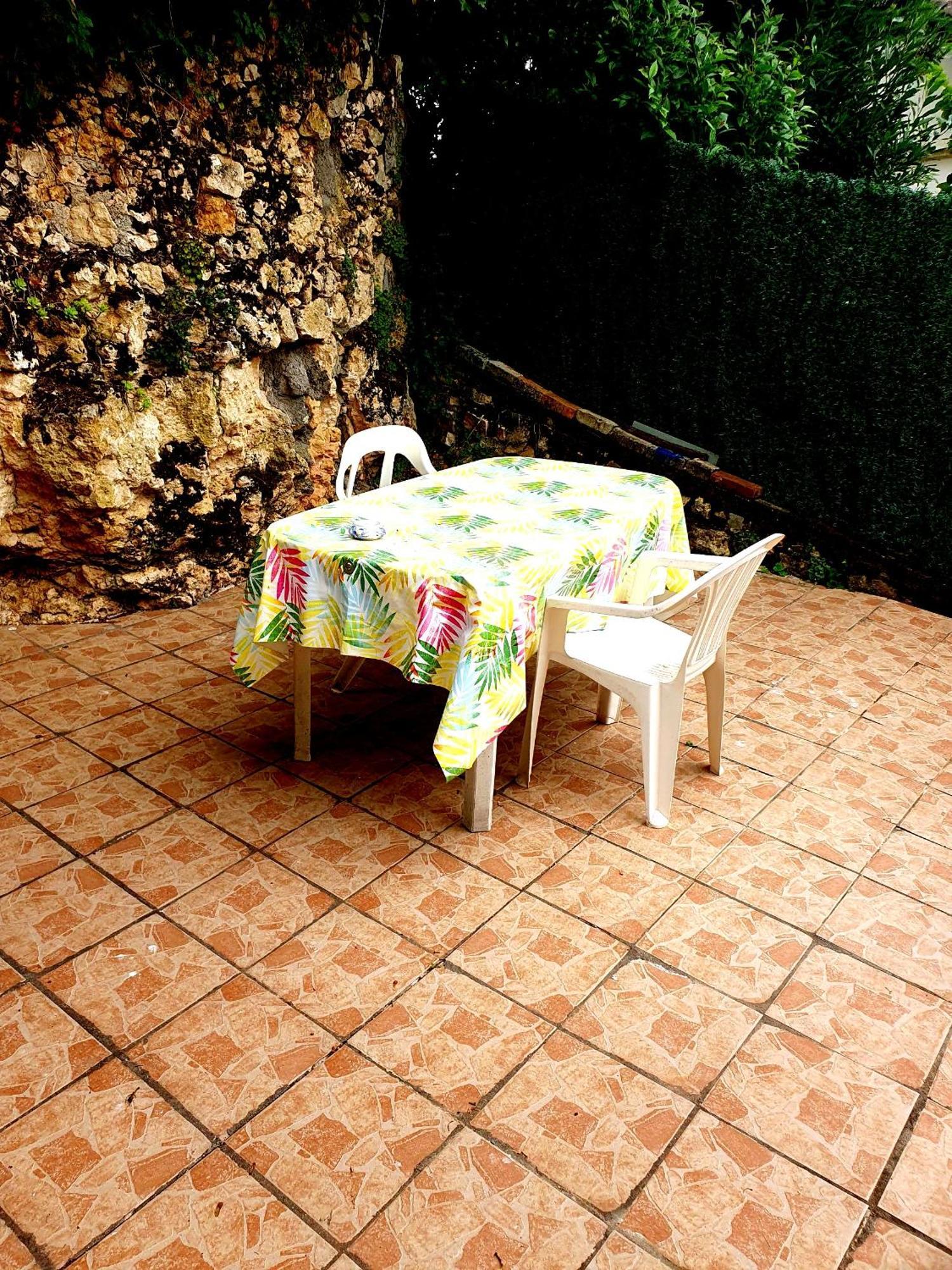 Bed And Breakfast Les Roses Multicolores Du 47 Fumel Exterior foto